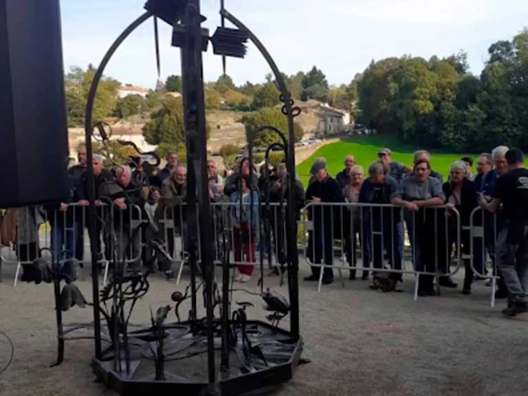 Public de la rencontre de forgerons à Celles-sur-Belle